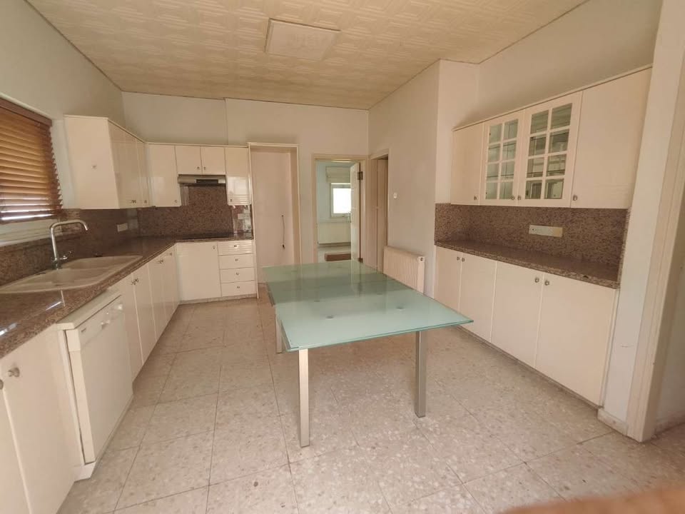 4 beds house nicosia rent2